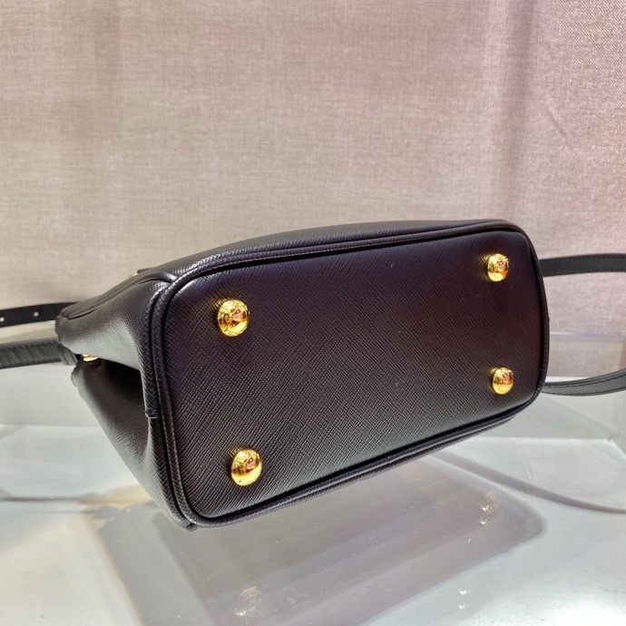 Pra*a top handle bags